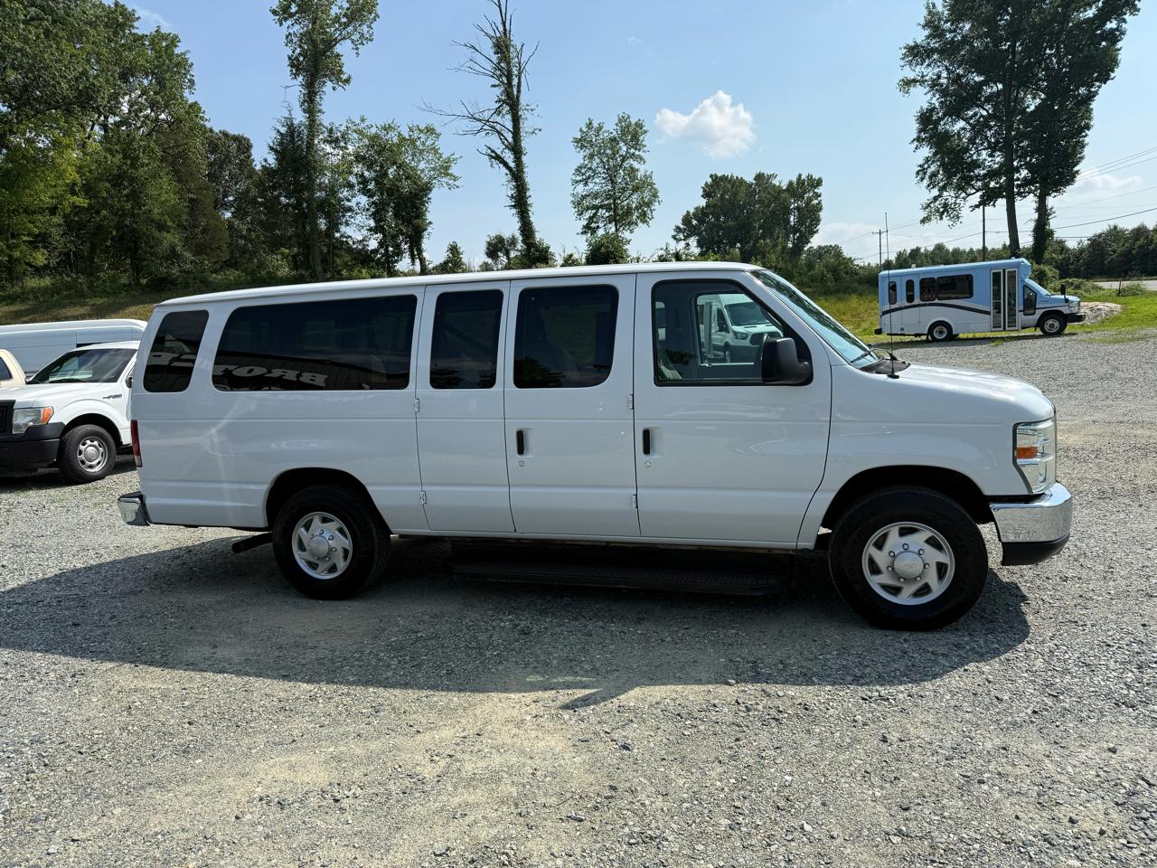 Ford Econoline E-350 XLT Super Duty Extended 2013
