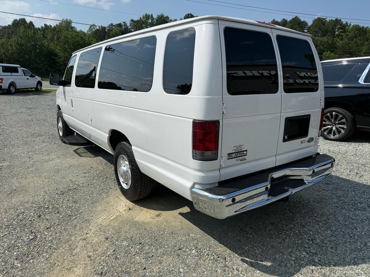 Ford Econoline E-350 XLT Super Duty Extended 2013