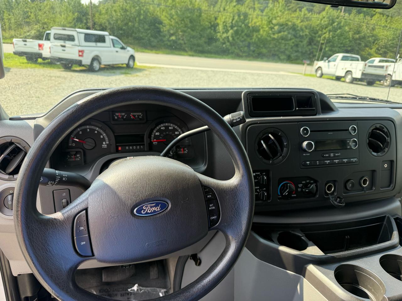 Ford Econoline E-350 XLT Super Duty Extended 2013