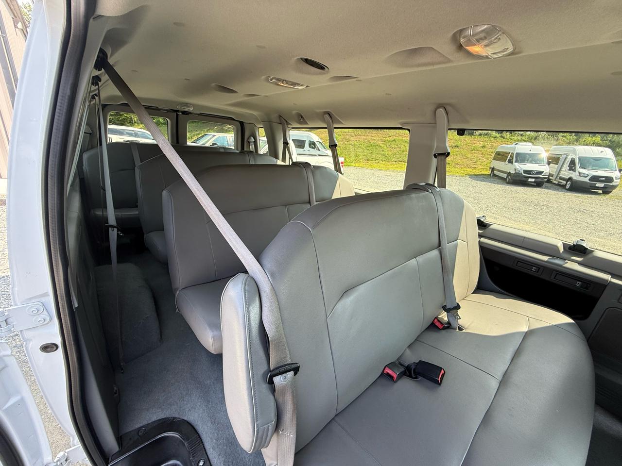 Ford Econoline E-350 XLT Super Duty Extended 2013