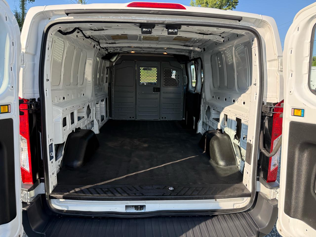 Ford Transit 150 Van Low Roof 60/40 Pass. 148-in. WB 2015