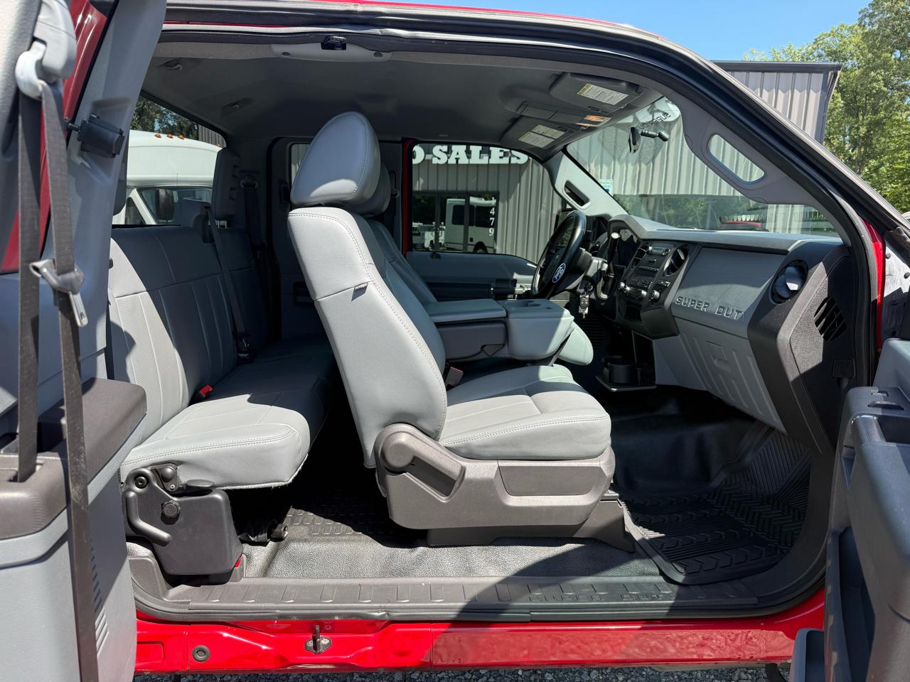 Ford F-250 SD XL SuperCab Long Bed 4WD 2012