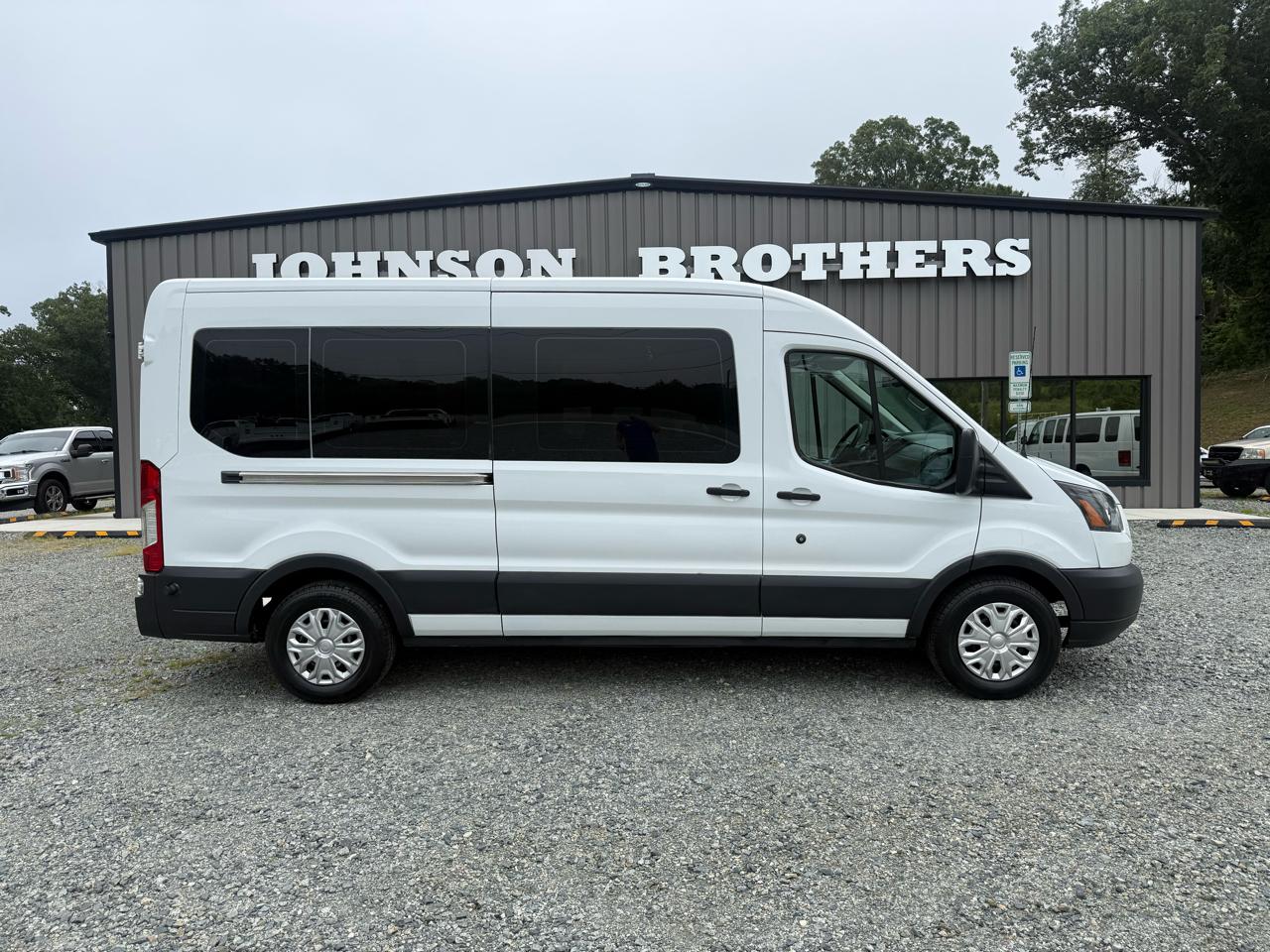 Ford Transit 350 Wagon Med. Roof XL w/Sliding Pass. 148-in. WB 2018