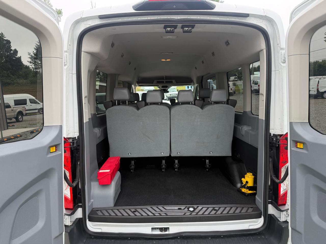 Ford Transit 350 Wagon Med. Roof XL w/Sliding Pass. 148-in. WB 2018