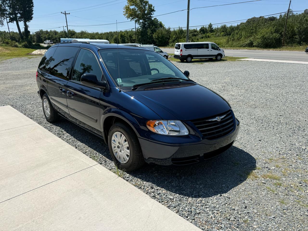 Chrysler Town & Country LX 2005