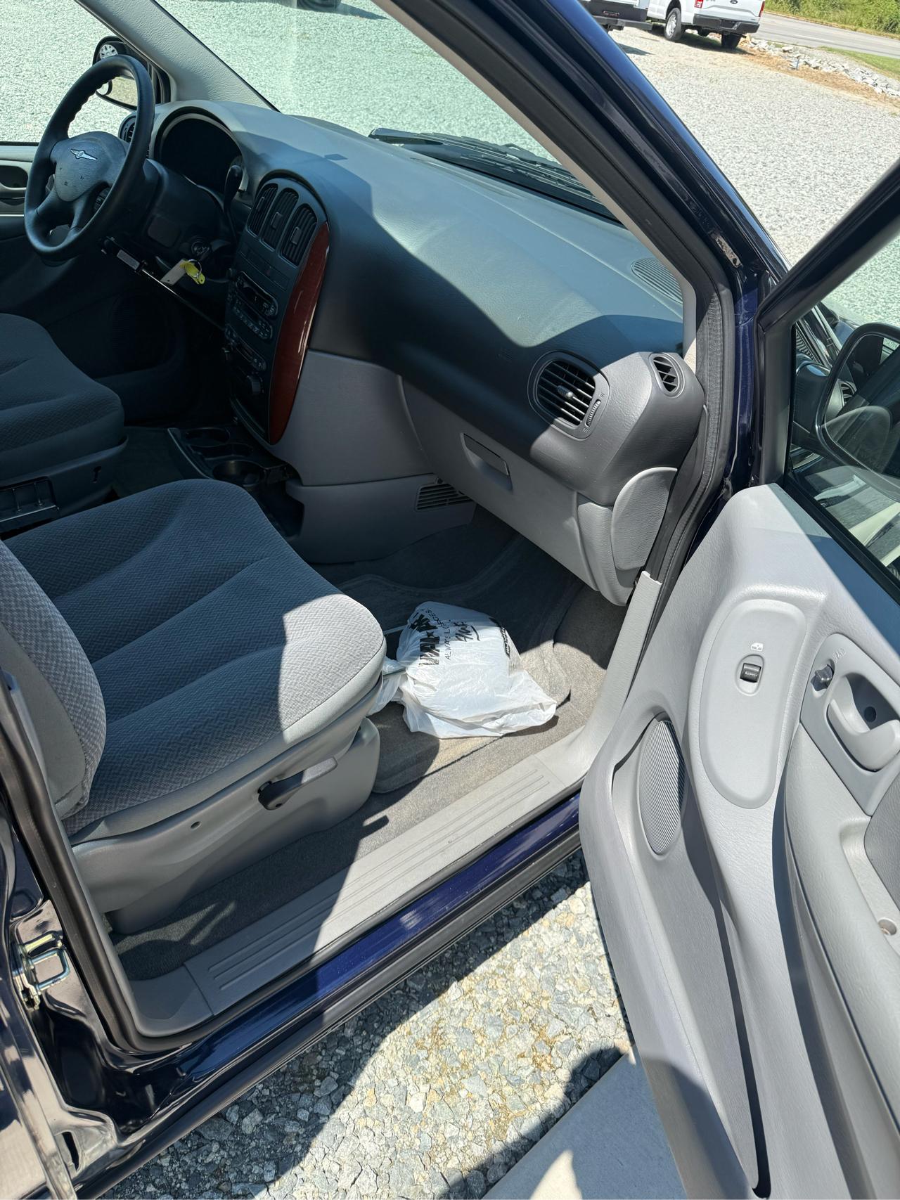 Chrysler Town & Country LX 2005