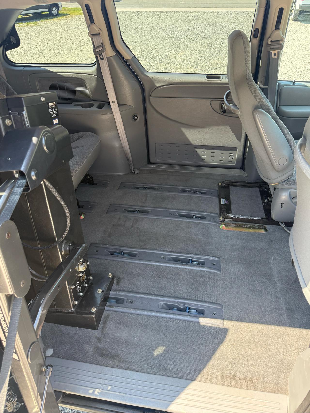 Chrysler Town & Country LX 2005
