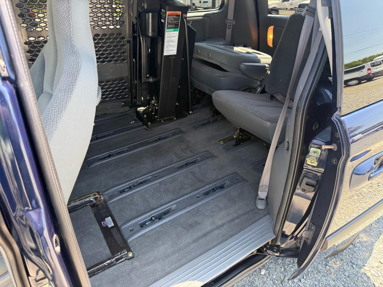 Chrysler Town & Country LX 2005
