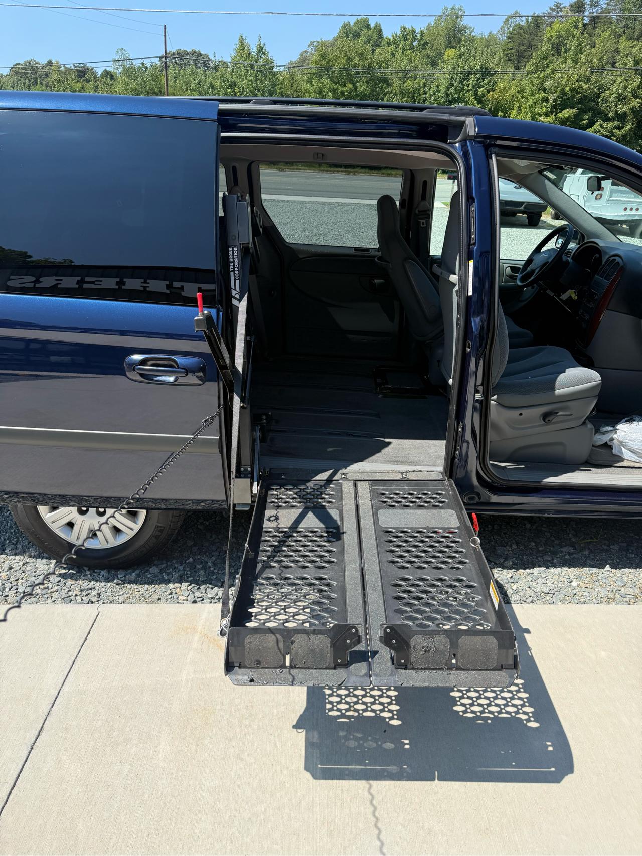 Chrysler Town & Country LX 2005