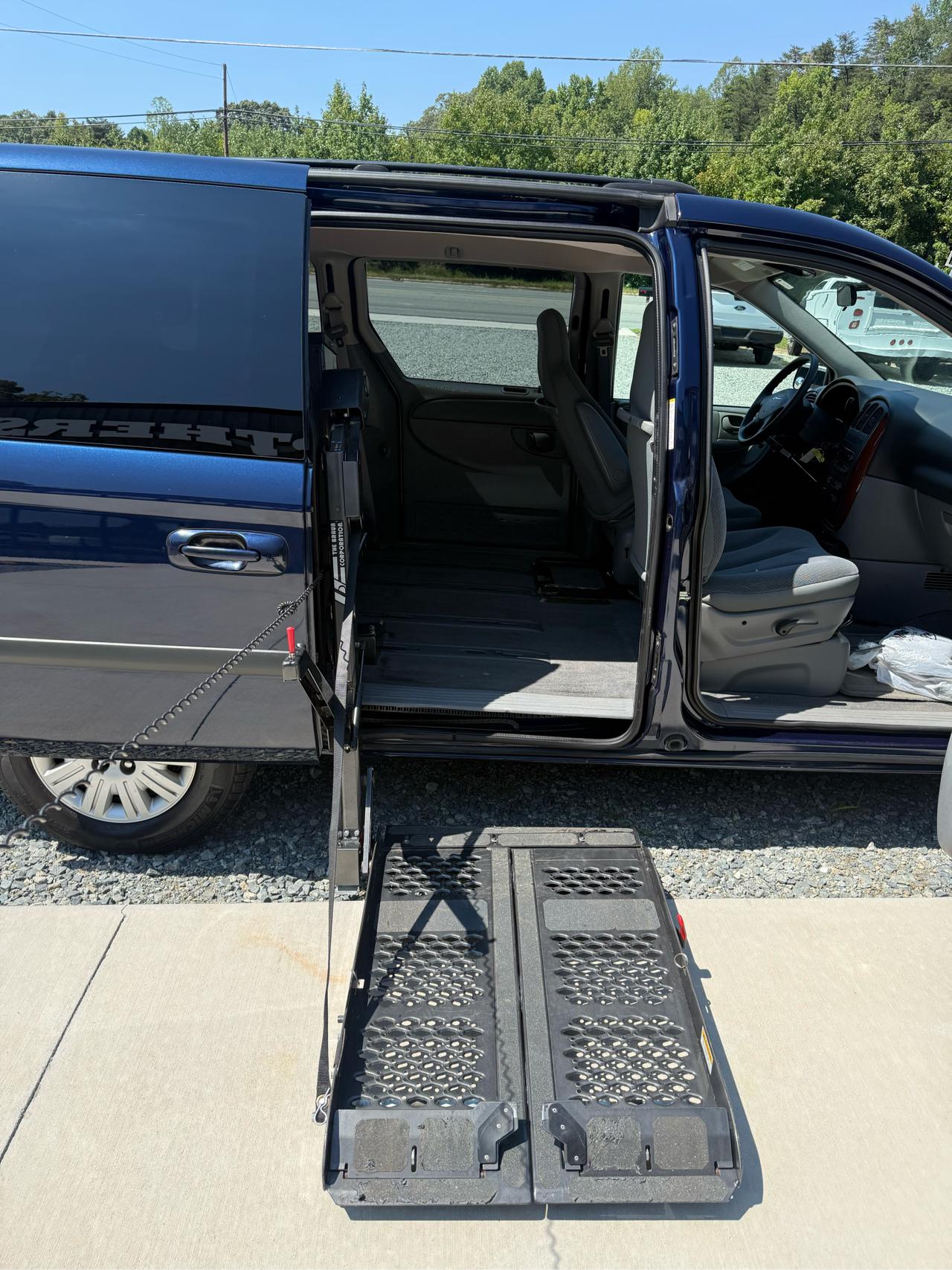 Chrysler Town & Country LX 2005