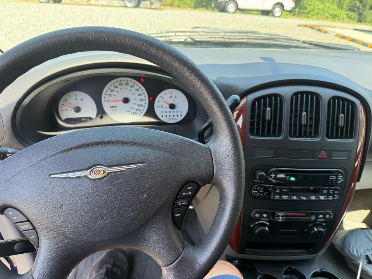 Chrysler Town & Country LX 2005