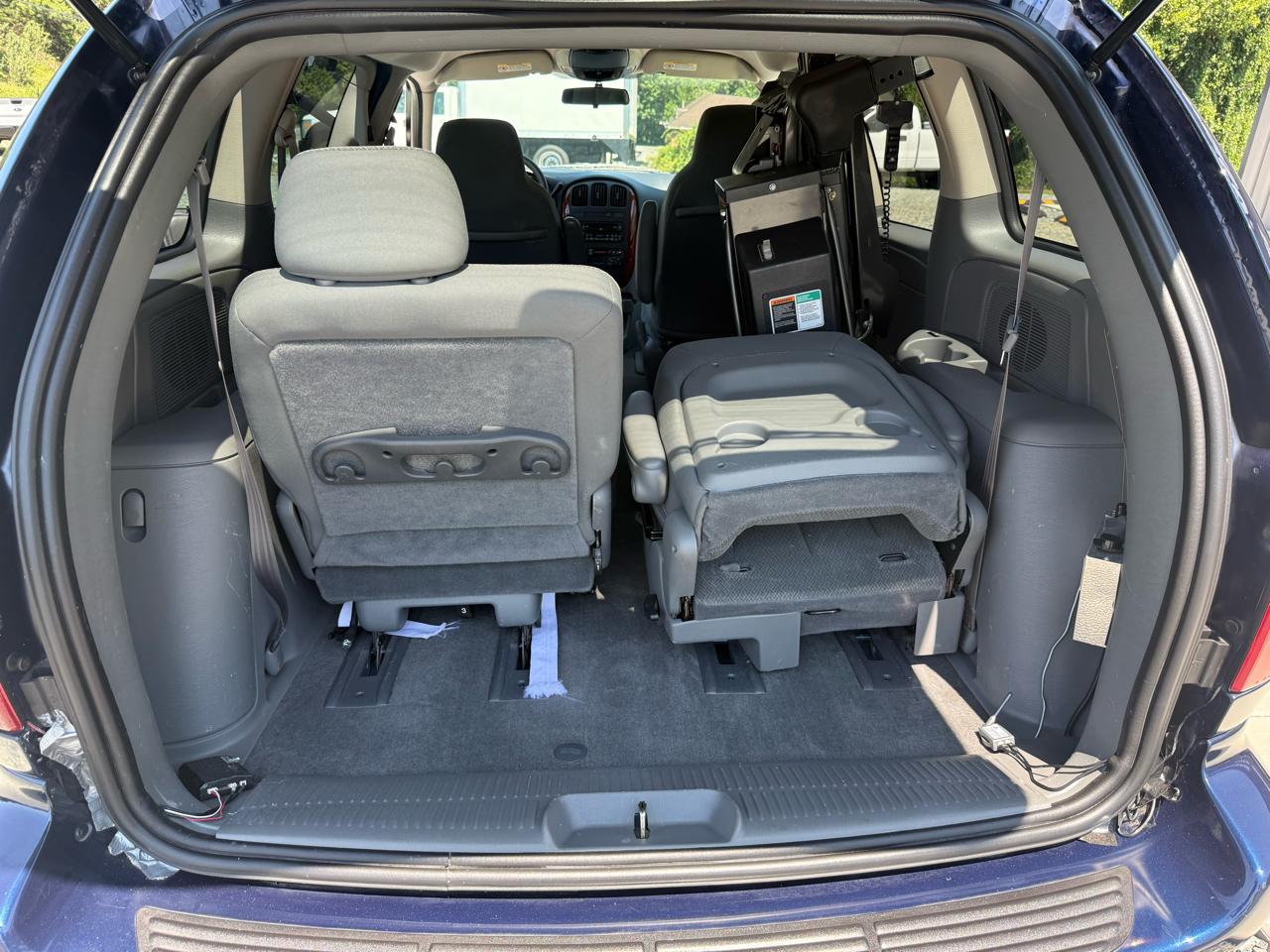 Chrysler Town & Country LX 2005
