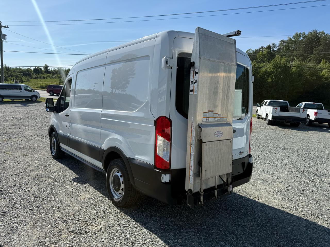 Ford Transit 250 Van Med. Roof w/Sliding Pass. 130-in. WB 2020