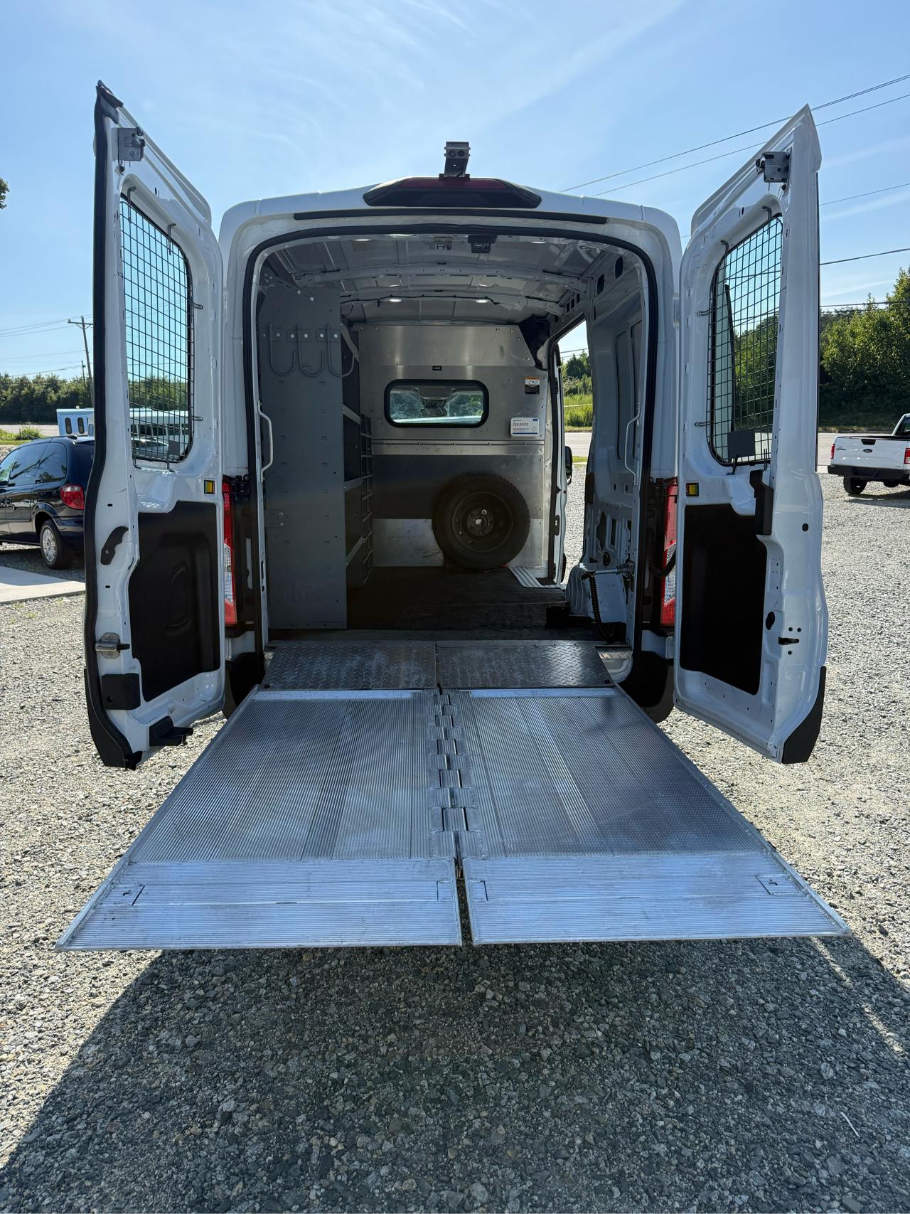 Ford Transit 250 Van Med. Roof w/Sliding Pass. 130-in. WB 2020