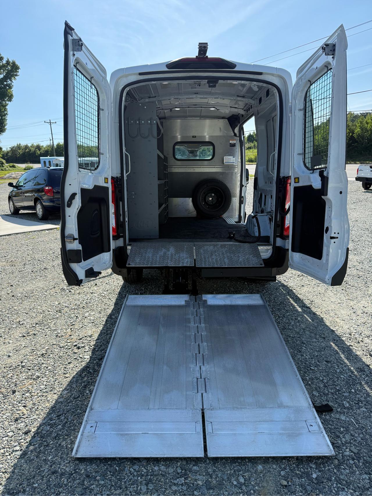 Ford Transit 250 Van Med. Roof w/Sliding Pass. 130-in. WB 2020