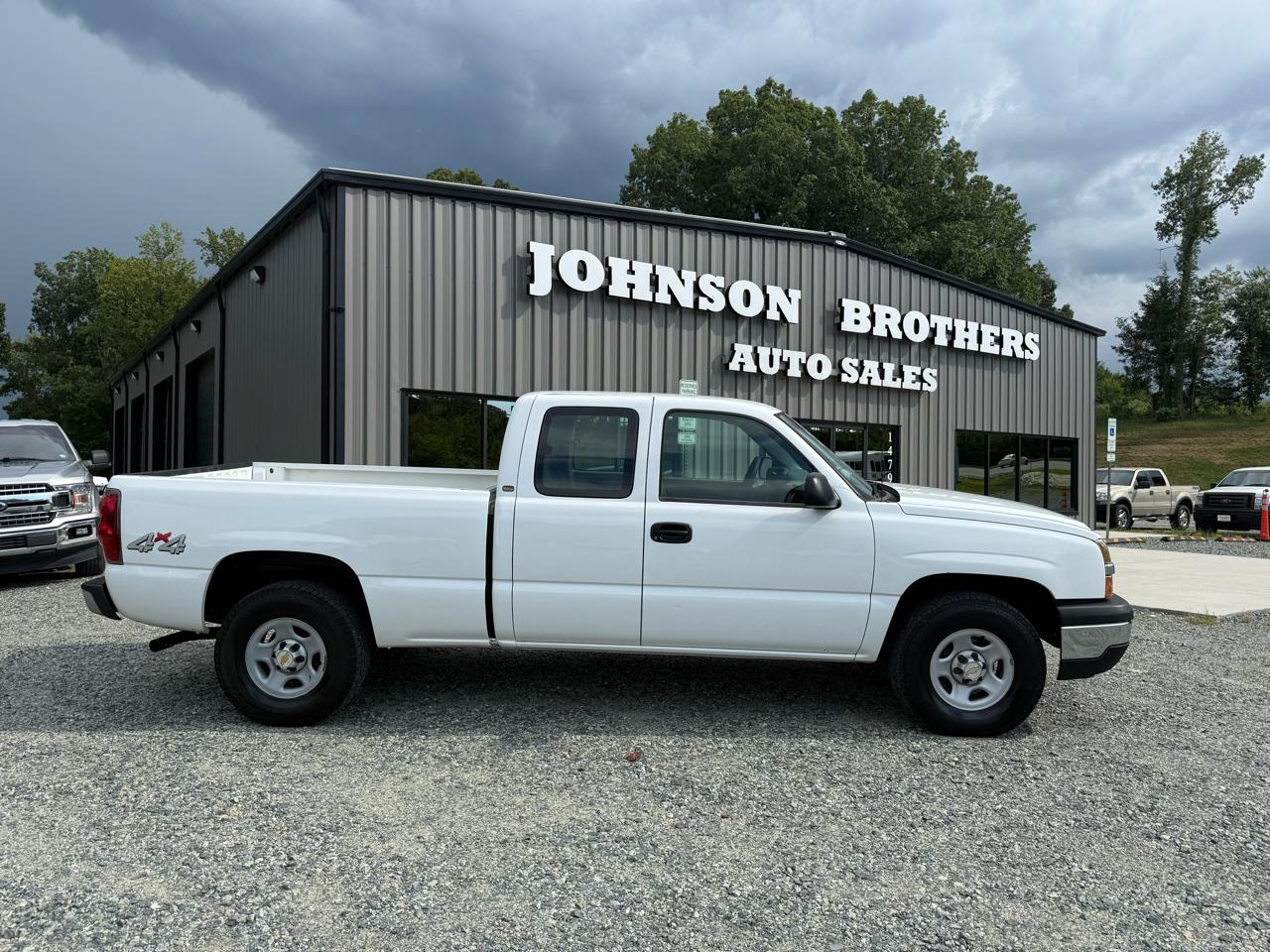 Chevrolet Silverado 1500 4WD Ext Cab 143.5" LS 2003