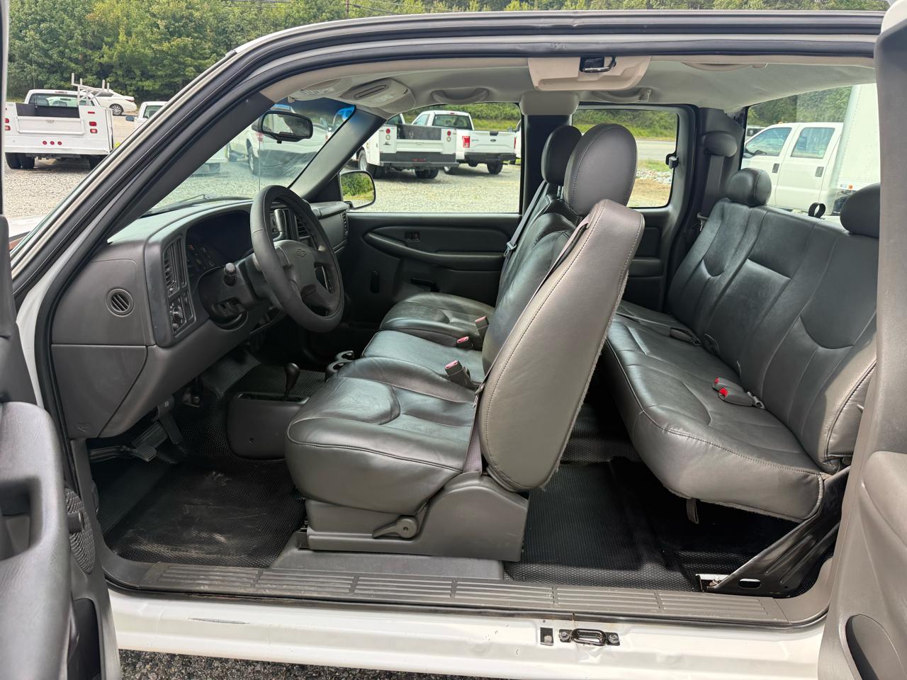 Chevrolet Silverado 1500 4WD Ext Cab 143.5" LS 2003