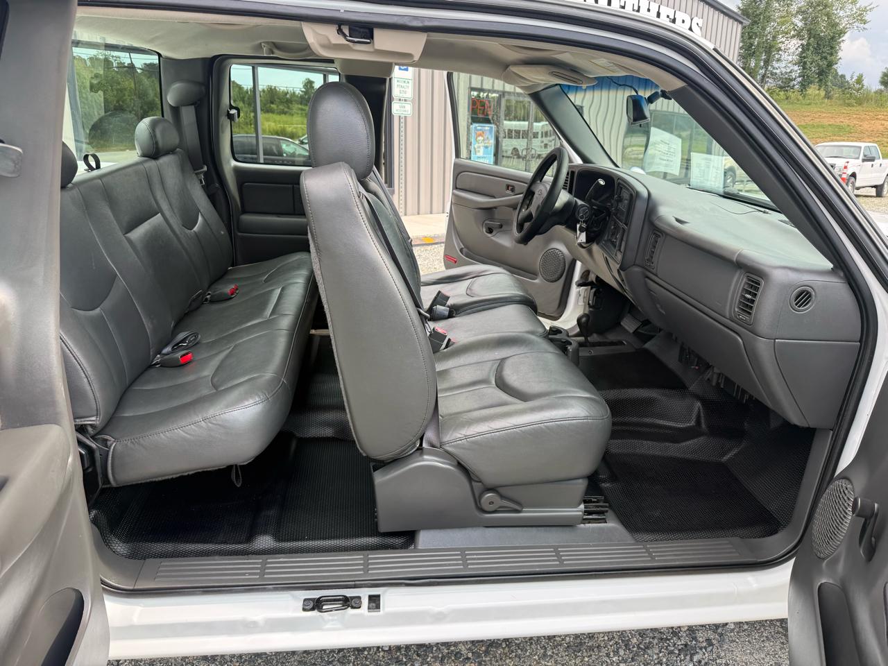 Chevrolet Silverado 1500 4WD Ext Cab 143.5" LS 2003