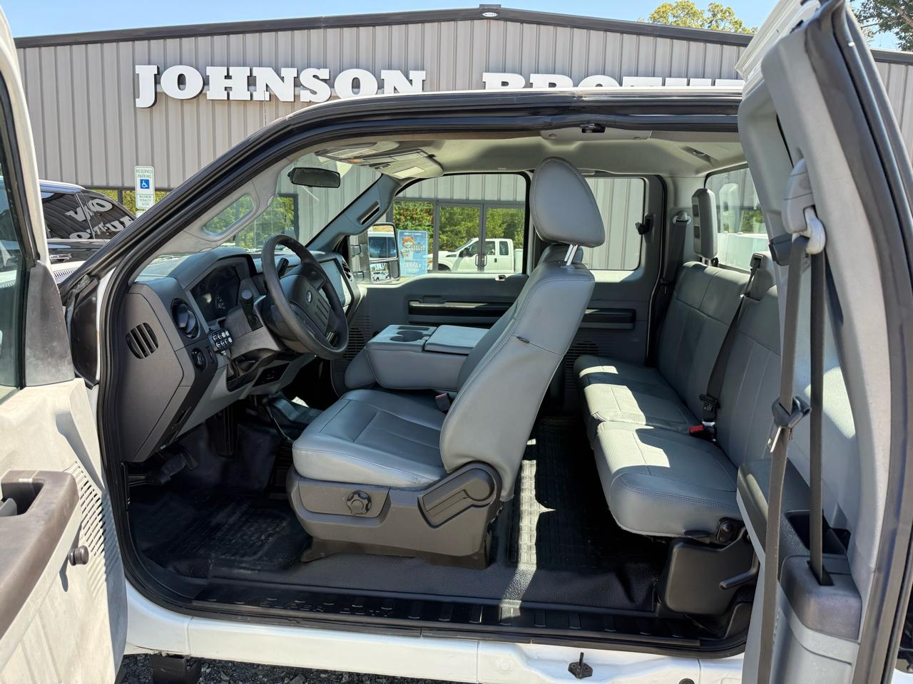 Ford F-350 SD XL SuperCab Long Bed 4WD 2015
