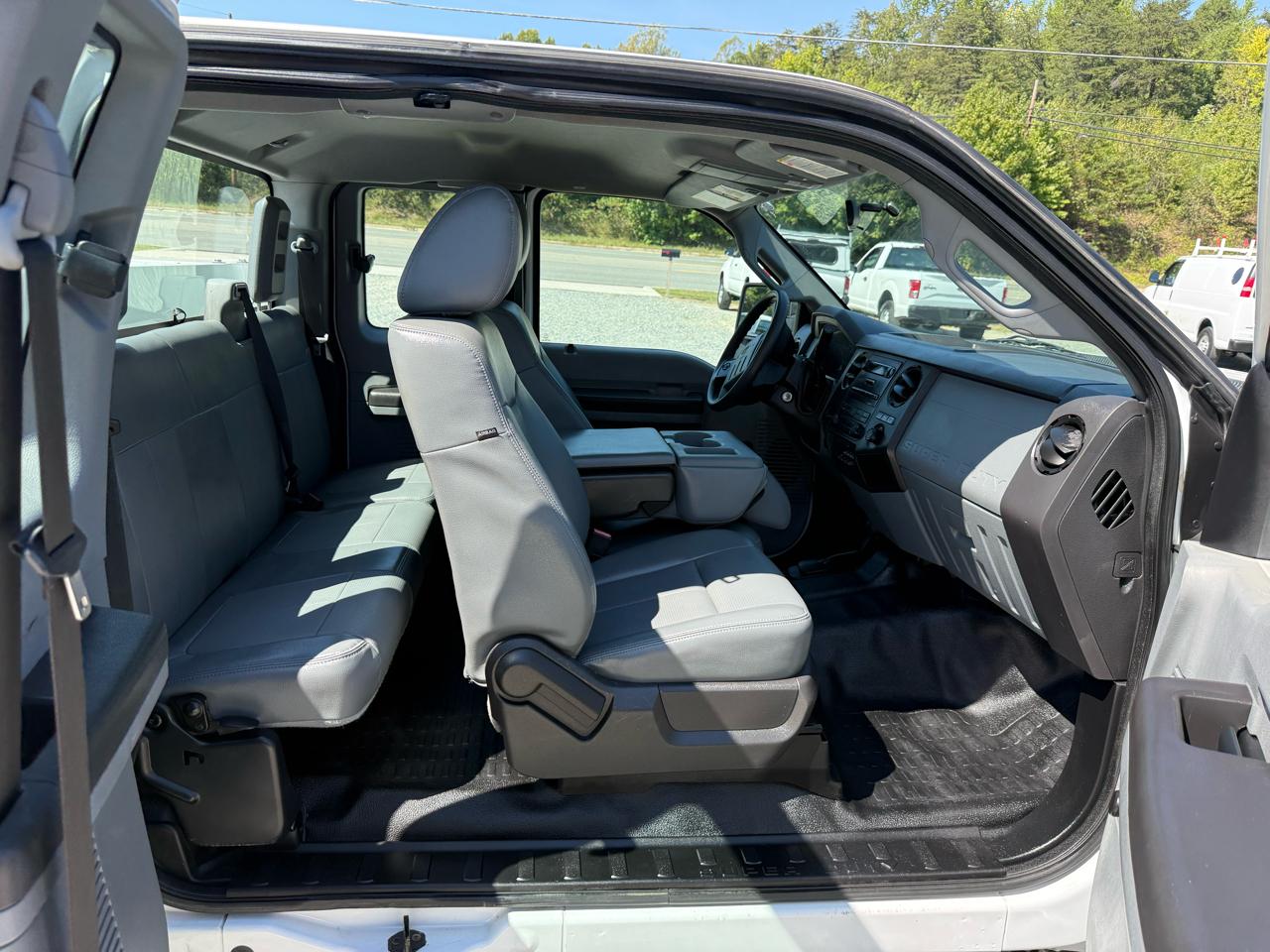 Ford F-350 SD XL SuperCab Long Bed 4WD 2015