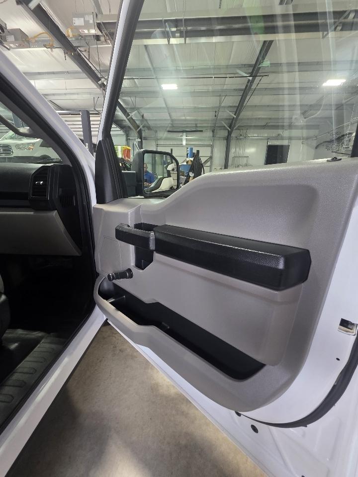 Ford F-150 2WD Reg Cab 141" XL 2016