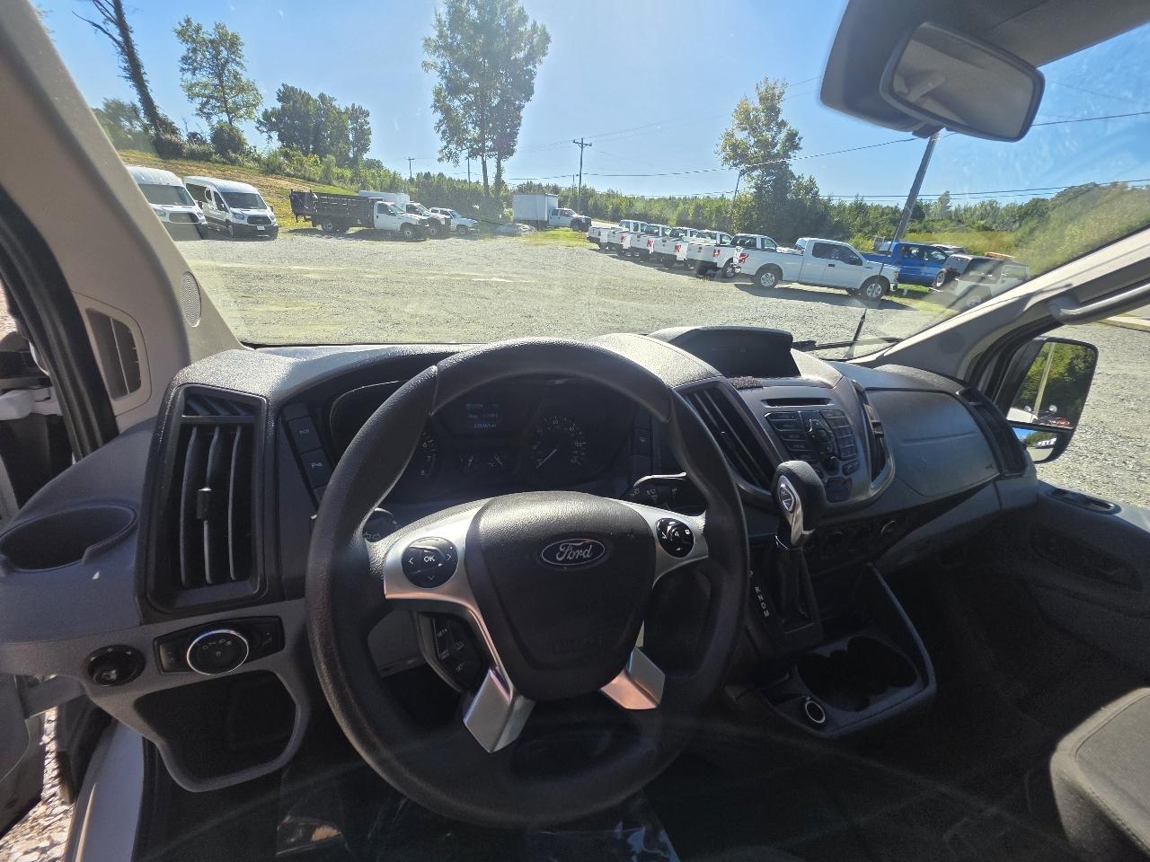 Ford Transit 350 Wagon Low Roof XL w/Sliding Pass. 148-in. WB 2018