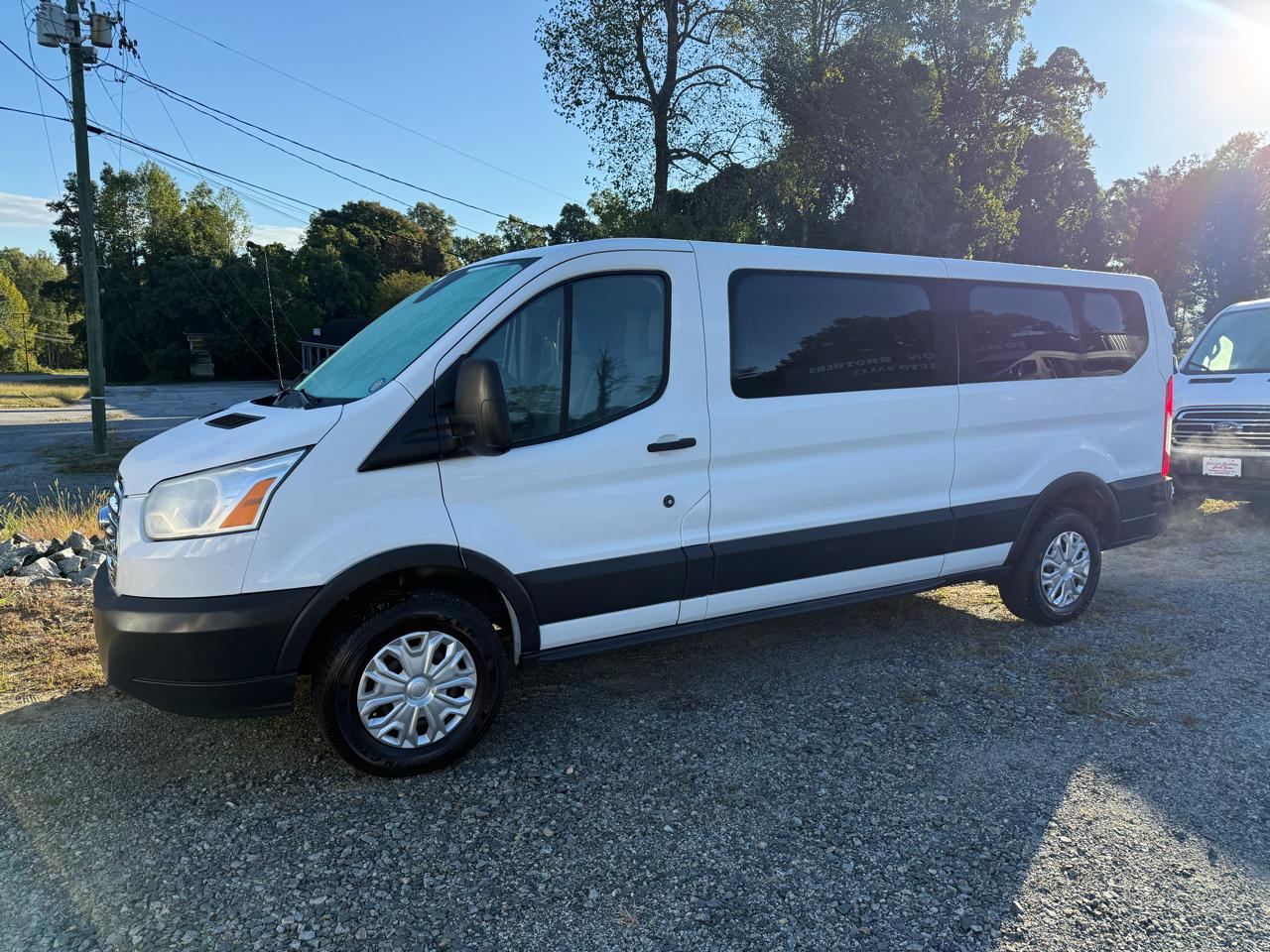 Ford Transit 350 Wagon Low Roof XLT 60/40 Pass. 148-in. WB 2015