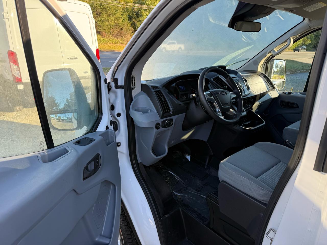 Ford Transit 350 Wagon Low Roof XLT 60/40 Pass. 148-in. WB 2015