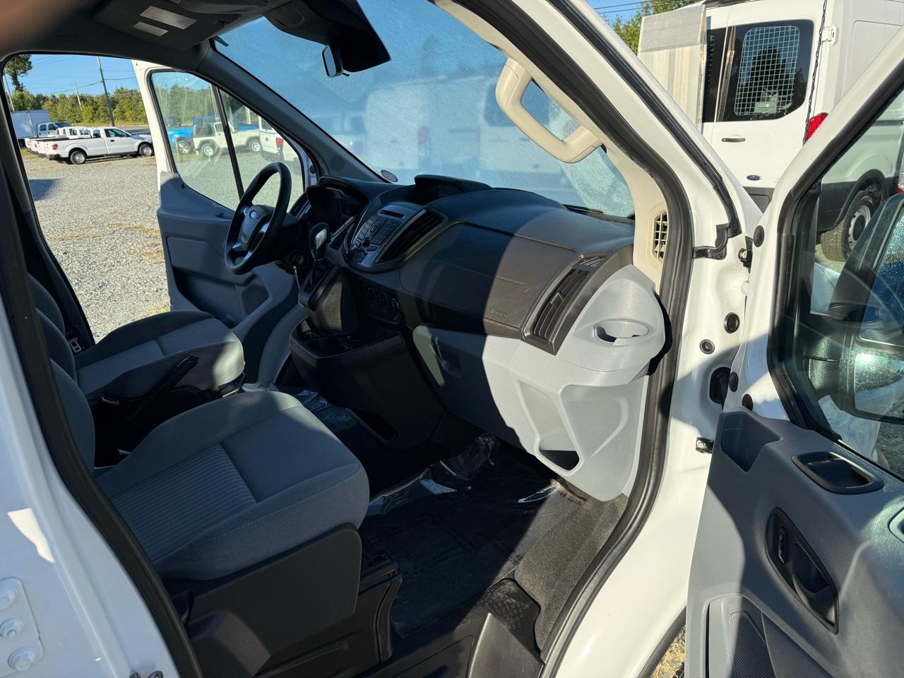 Ford Transit 350 Wagon Low Roof XLT 60/40 Pass. 148-in. WB 2015