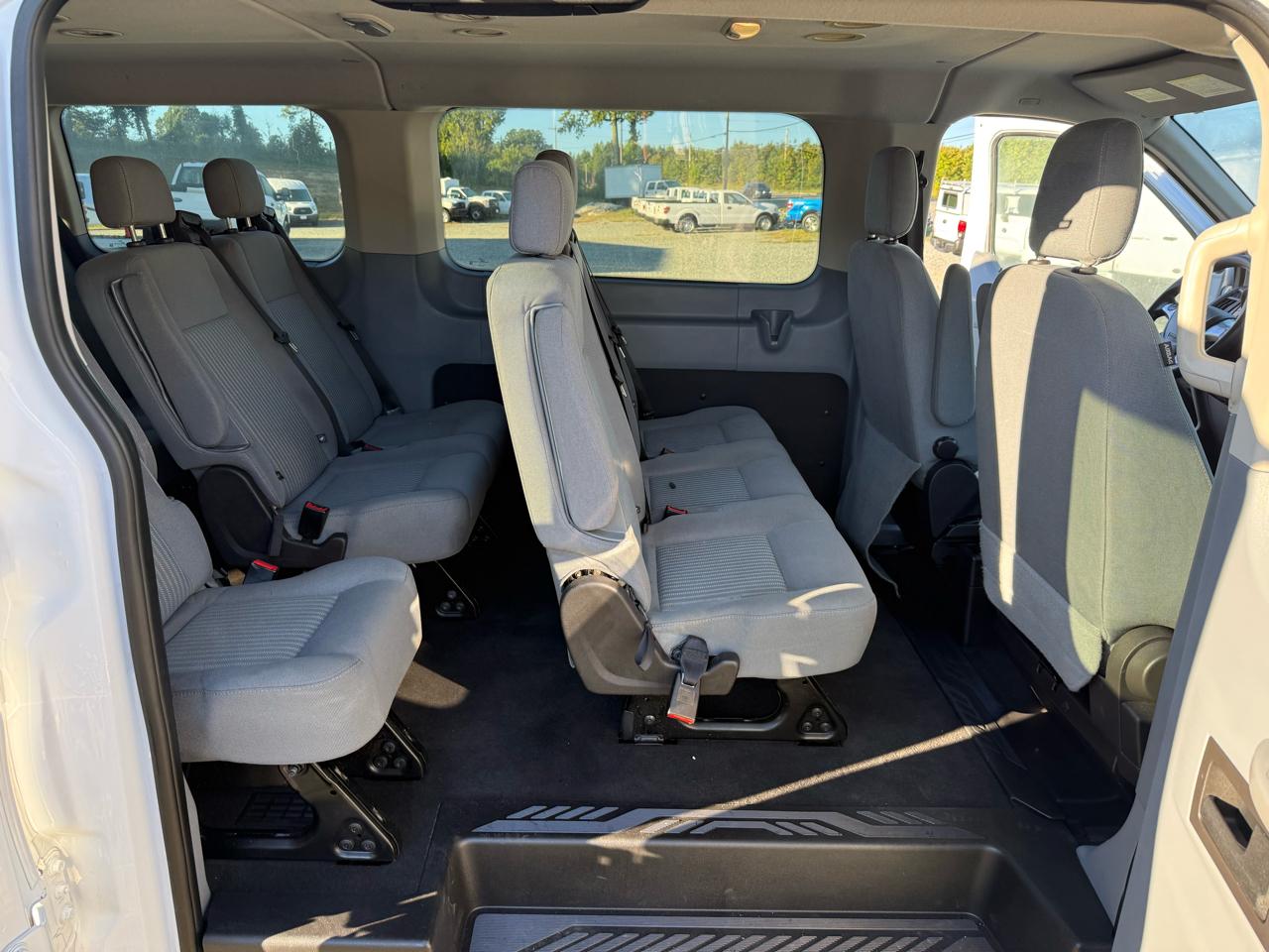 Ford Transit 350 Wagon Low Roof XLT 60/40 Pass. 148-in. WB 2015
