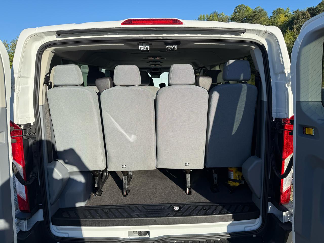 Ford Transit 350 Wagon Low Roof XLT 60/40 Pass. 148-in. WB 2015
