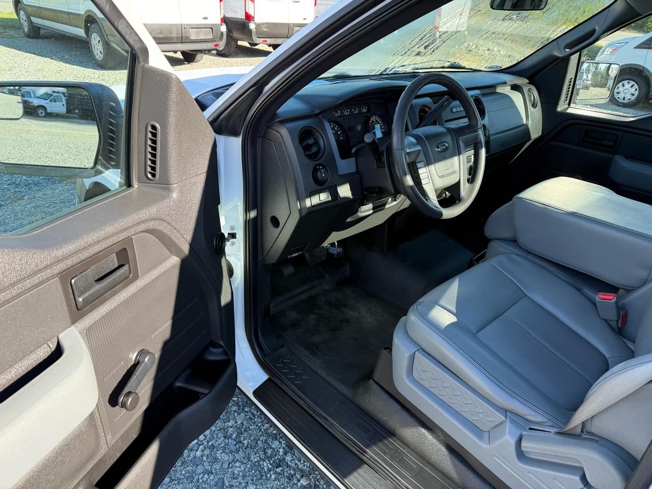 Ford F-150 2WD Reg Cab 141" XL 2014