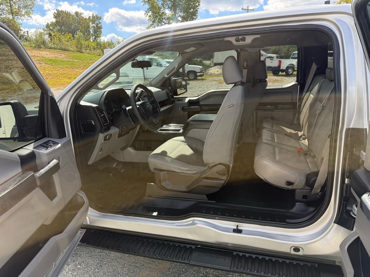 Ford F-150 4WD SuperCab 145" XL 2019