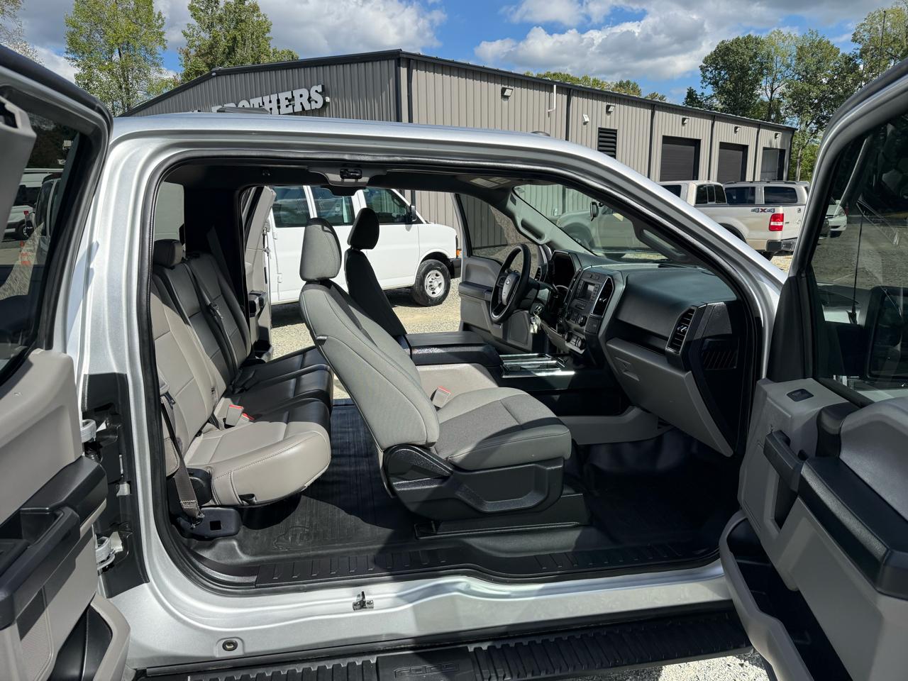 Ford F-150 4WD SuperCab 145" XL 2019