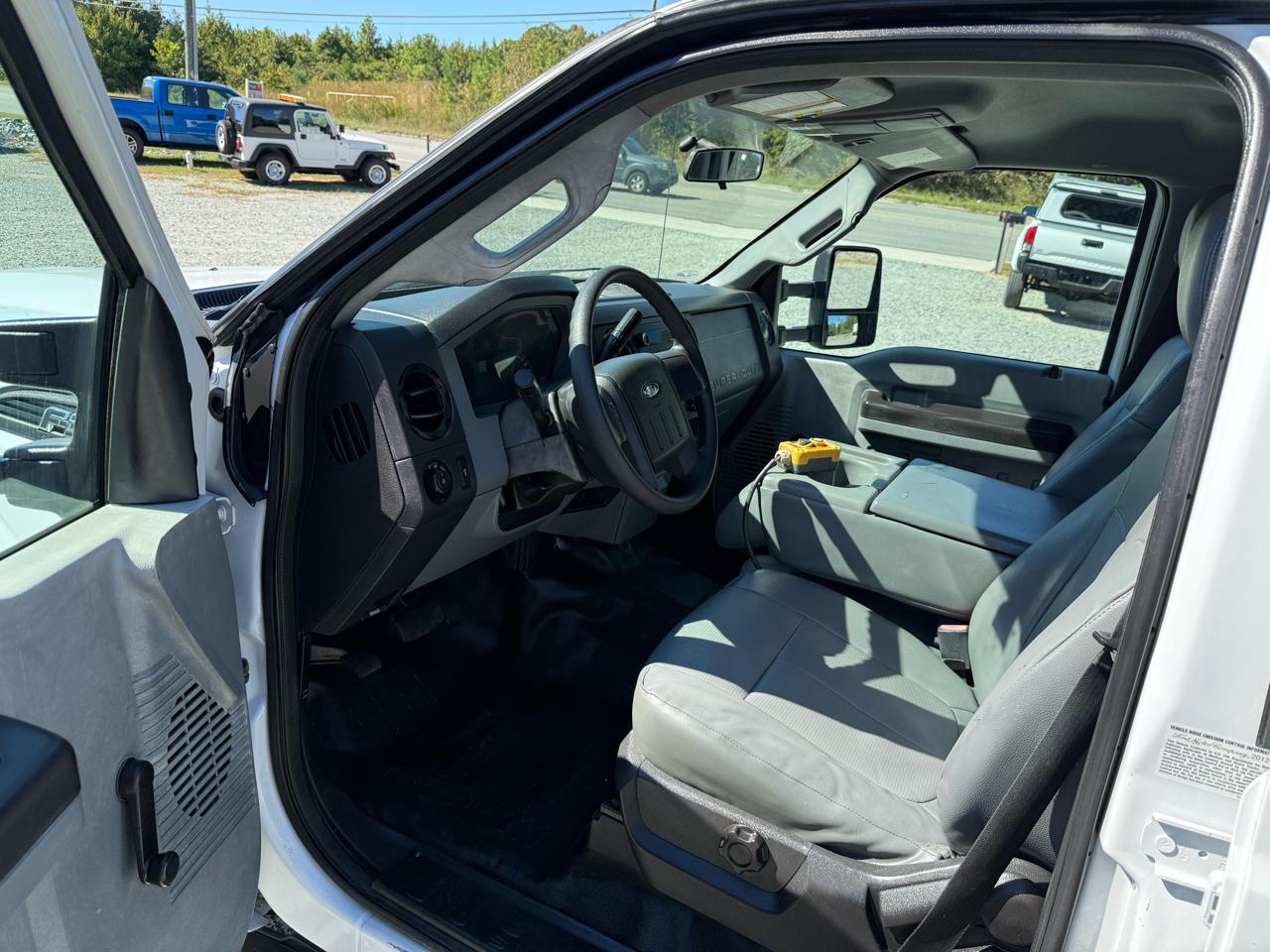 Ford F-350 SD XL Crew Cab 2WD DRW 2013