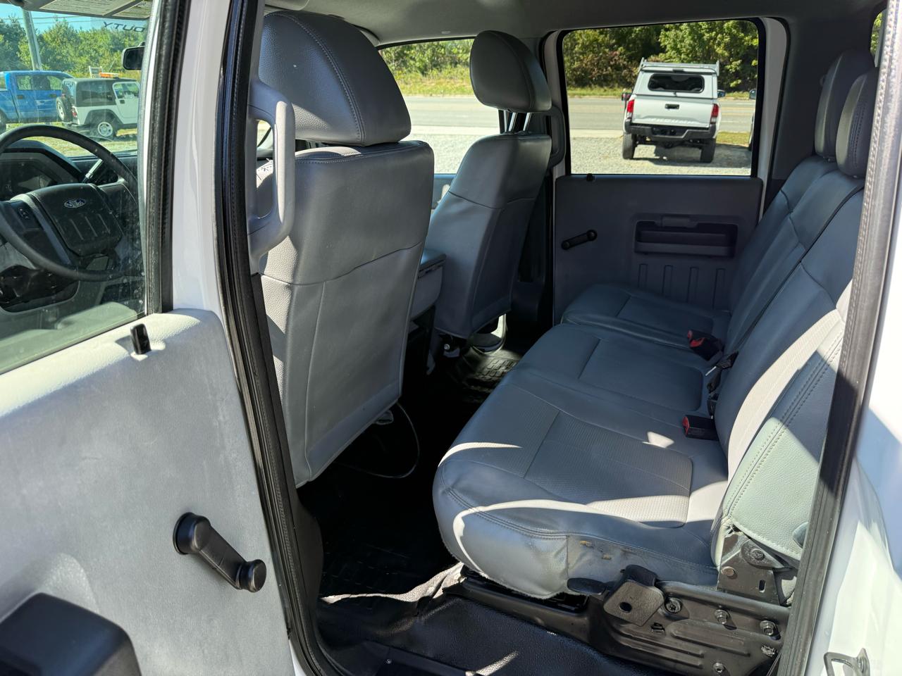 Ford F-350 SD XL Crew Cab 2WD DRW 2013