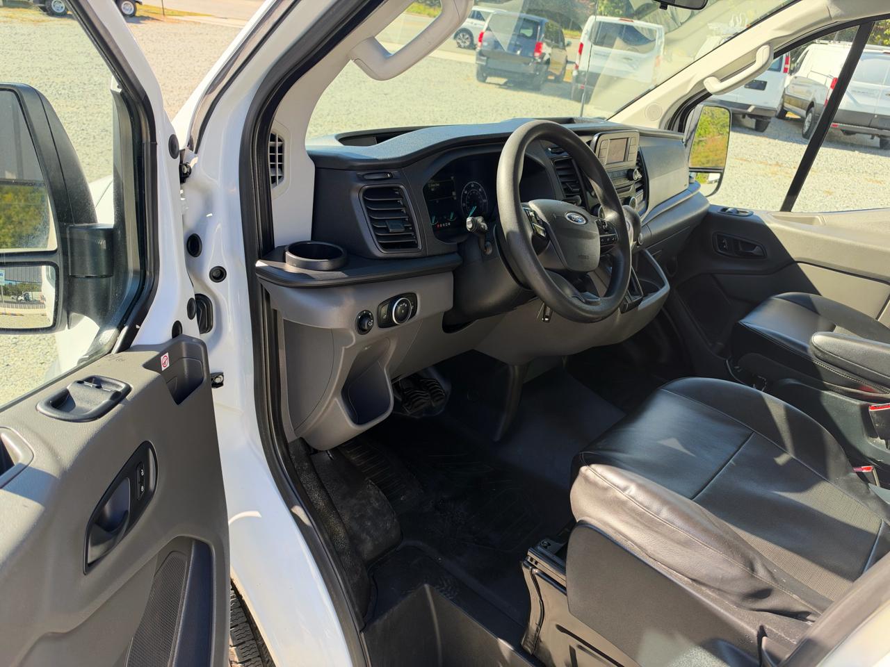 Ford Transit 250 Van Low Roof w/Sliding Pass. 130-in. WB 2020