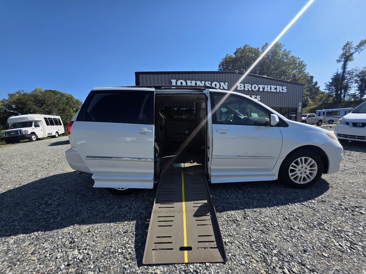 Toyota Sienna XLE Limited FWD 2008