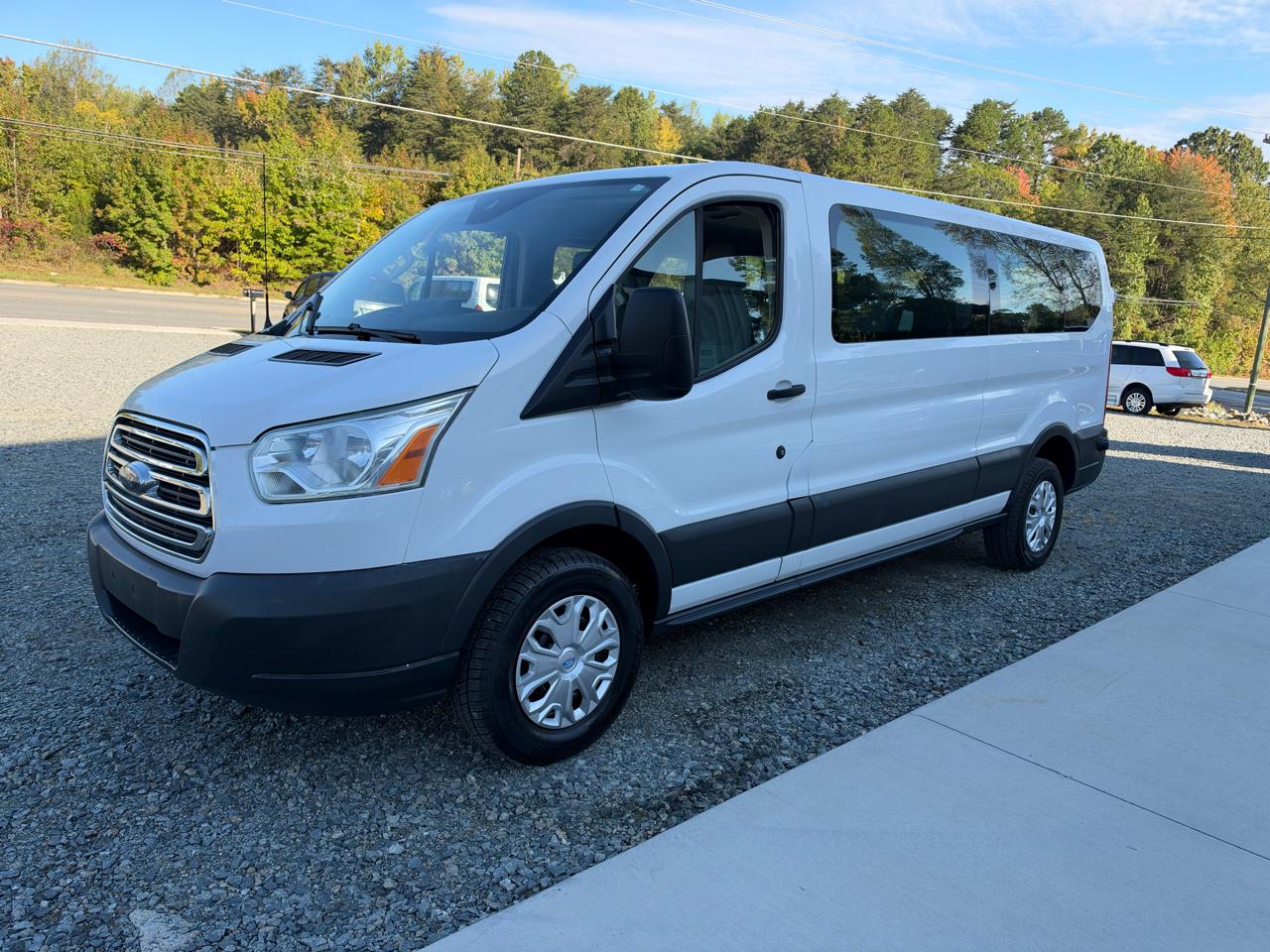 Ford Transit 350 Wagon Low Roof XLT 60/40 Pass. 148-in. WB 2015