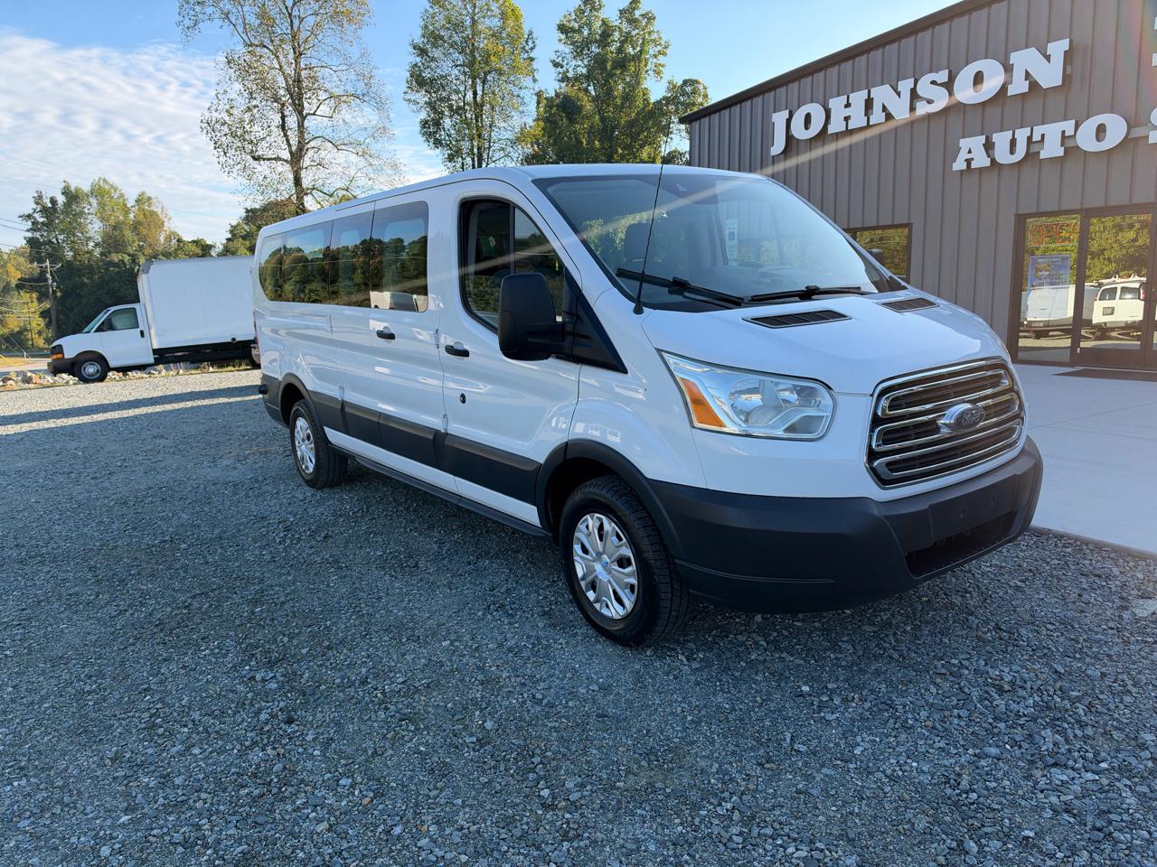 Ford Transit 350 Wagon Low Roof XLT 60/40 Pass. 148-in. WB 2015
