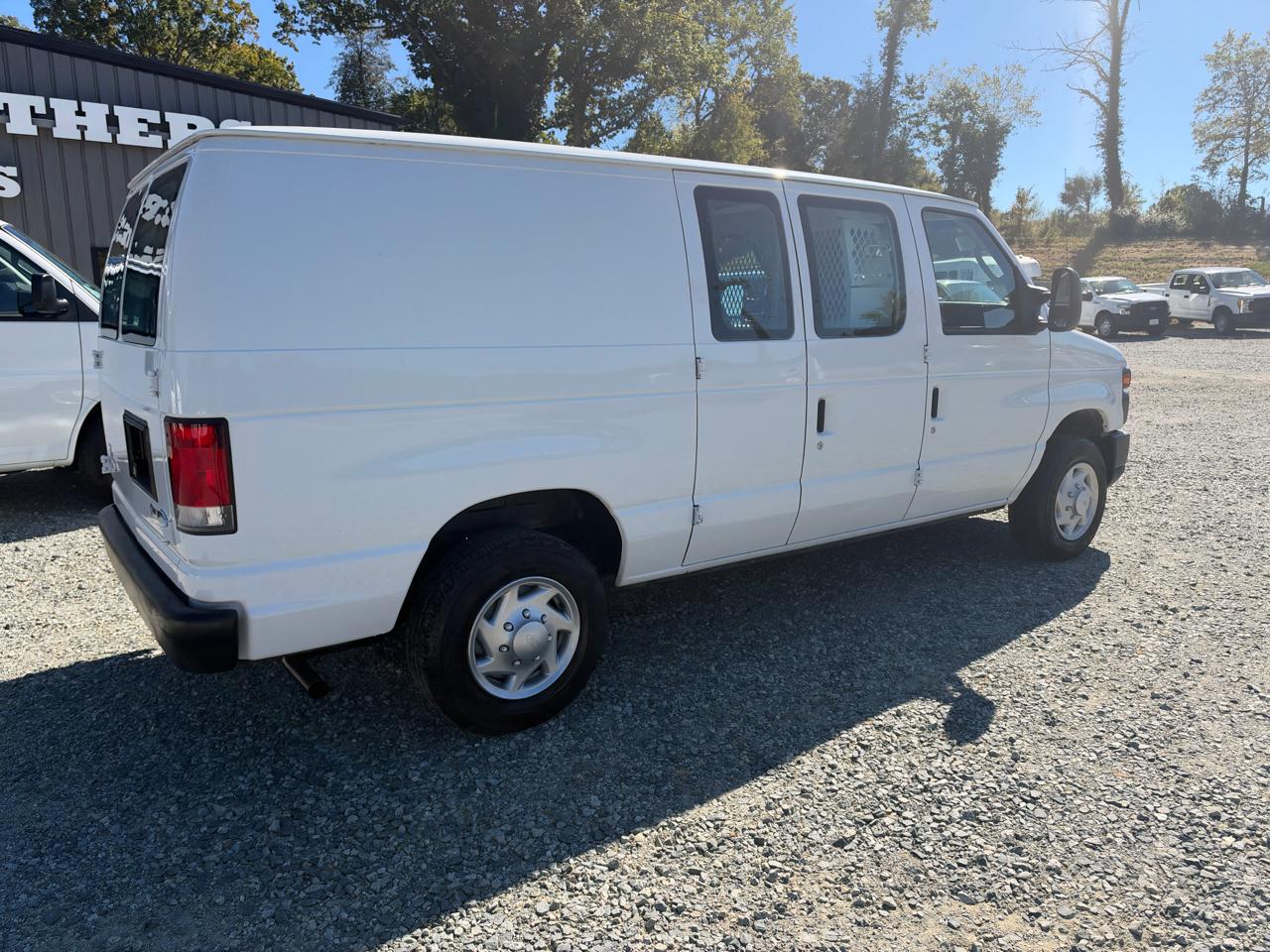 Ford Econoline E-150 2009