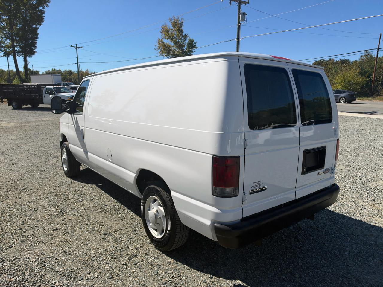 Ford Econoline E-150 2009