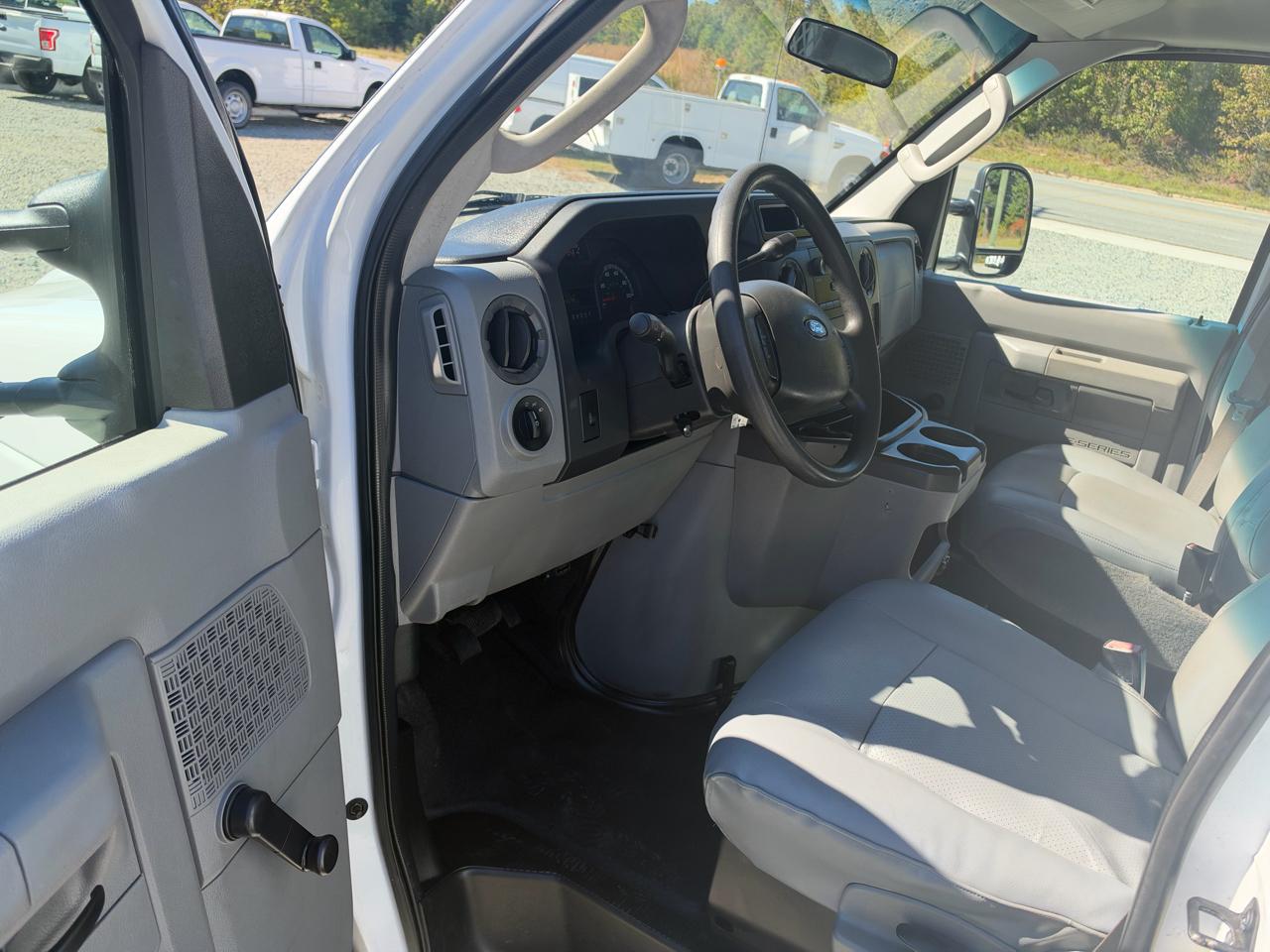 Ford Econoline E-150 2009