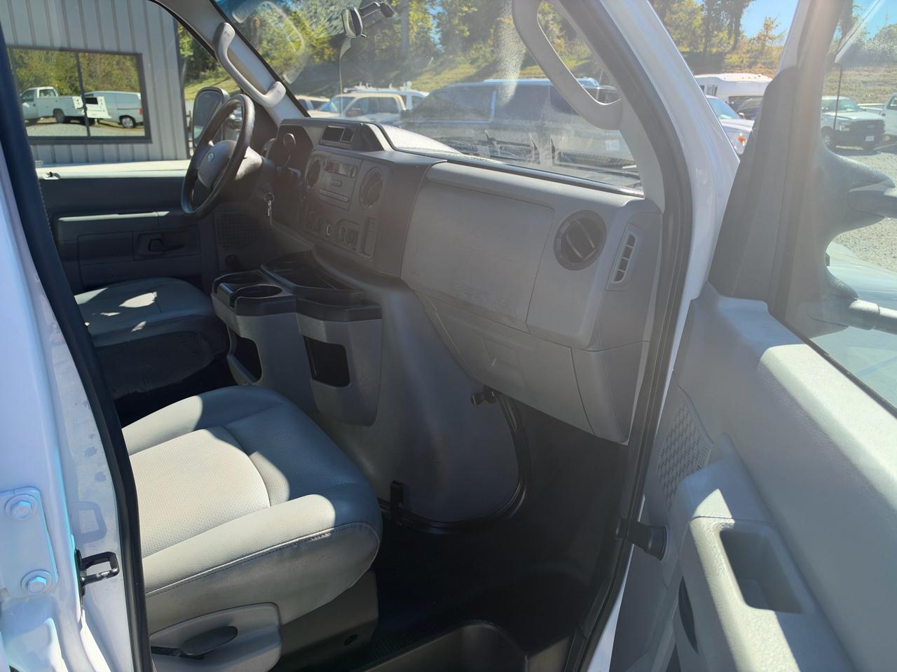 Ford Econoline E-150 2009