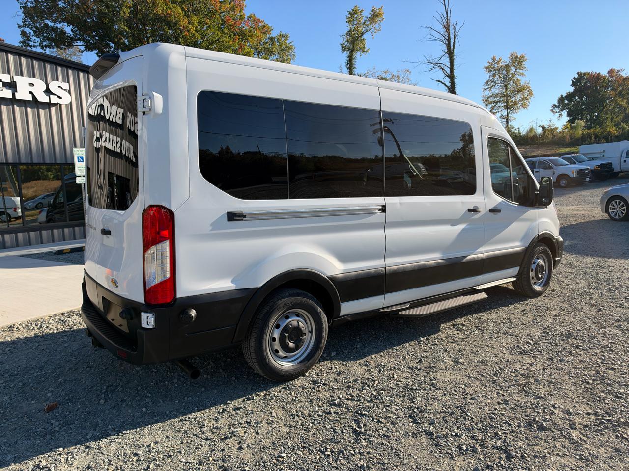 Ford Transit 350 Wagon Med. Roof XL w/Sliding Pass. 148-in. WB 2020