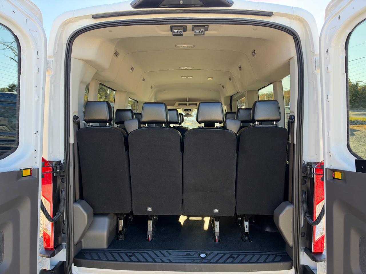 Ford Transit 350 Wagon Med. Roof XL w/Sliding Pass. 148-in. WB 2020