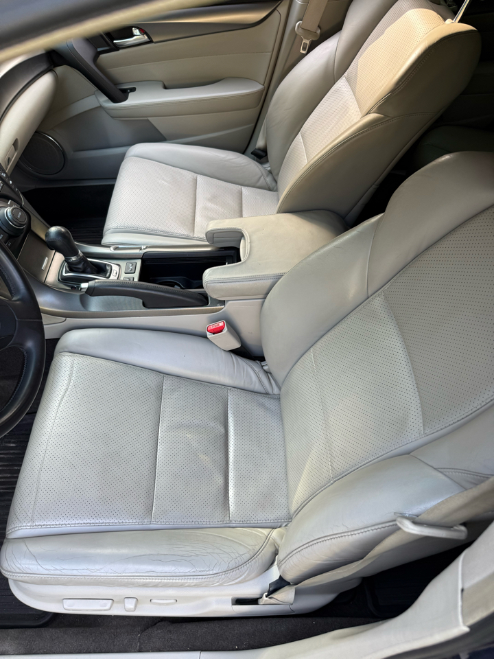 Acura TL 6-Speed AT with Tech Package and 18-In. WP 2014 Acura TL 6-Speed AT with Tech Package and 18-In. WP 2014