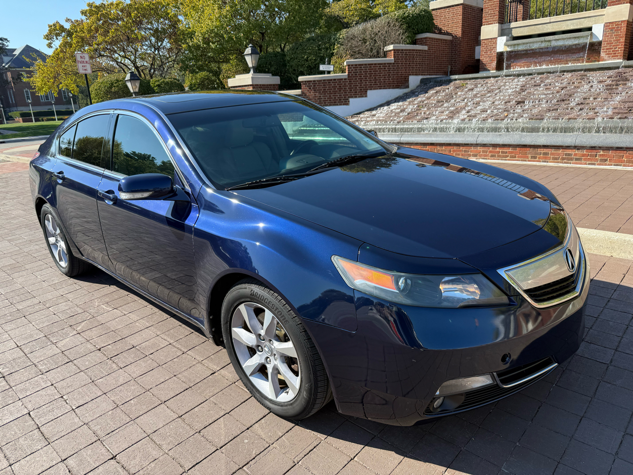 Acura TL 6-Speed AT with Tech Package and 18-In. WP 2014 Acura TL 6-Speed AT with Tech Package and 18-In. WP 2014