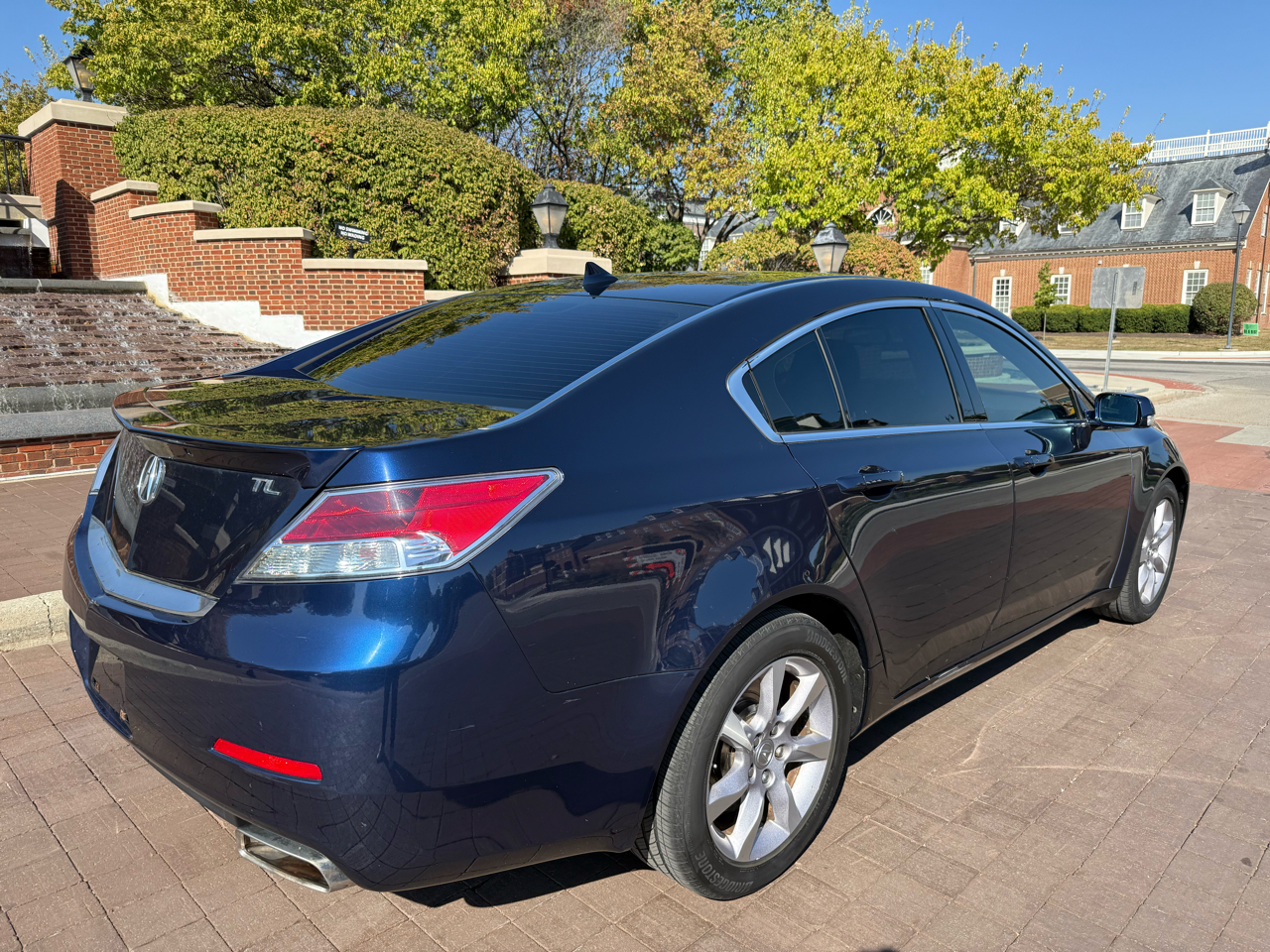 Acura TL 6-Speed AT with Tech Package and 18-In. WP 2014 Acura TL 6-Speed AT with Tech Package and 18-In. WP 2014