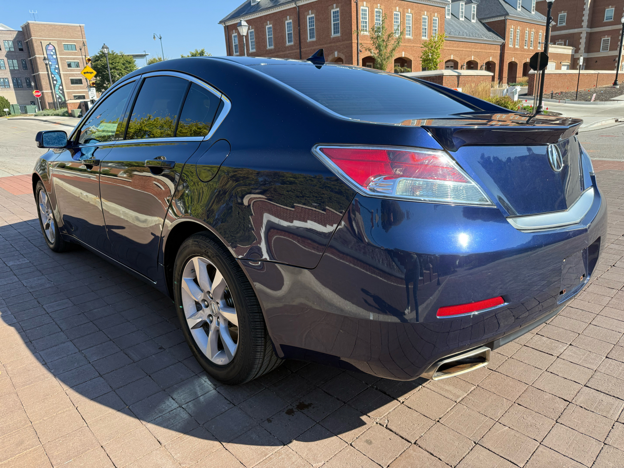 Acura TL 6-Speed AT with Tech Package and 18-In. WP 2014 Acura TL 6-Speed AT with Tech Package and 18-In. WP 2014